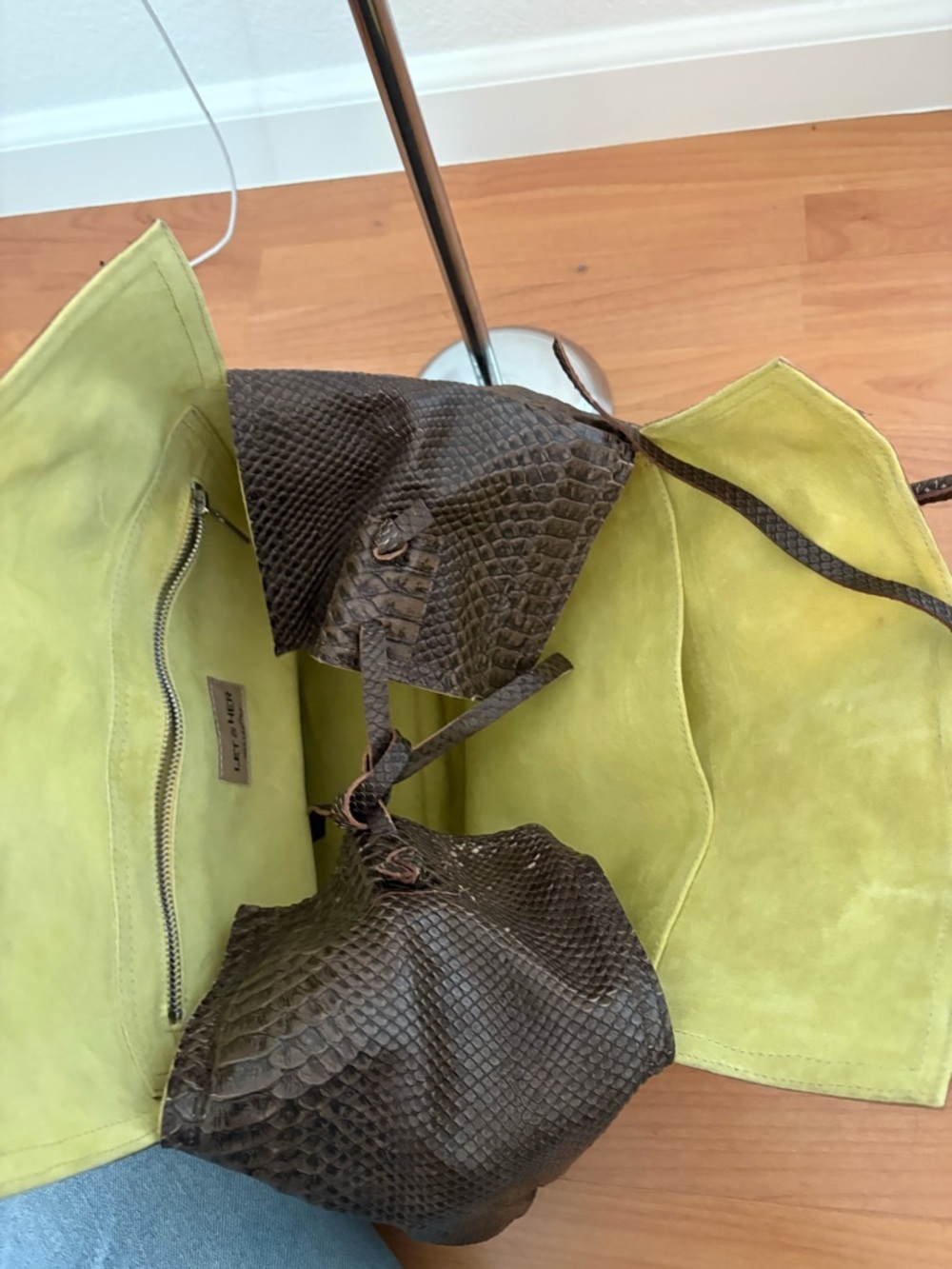 Brown 100% Leather Tote Bag with Top Handles - Picture 3 of 5